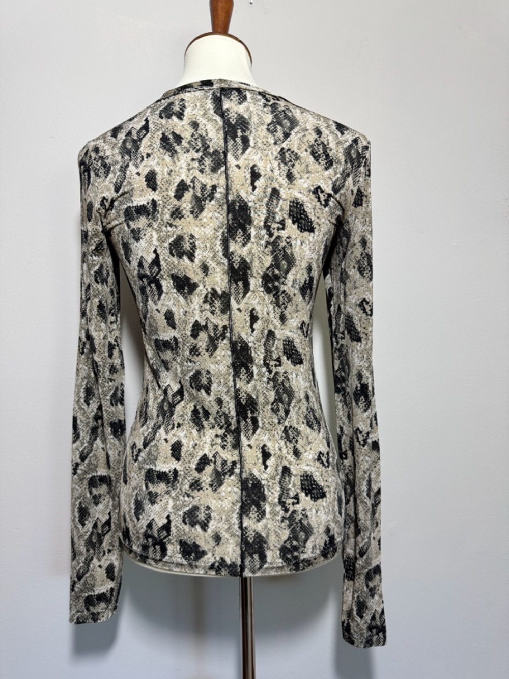 Rag and Bone Sabeen Snake Print Long-Sleeve Shirt Size Small - Picture 3 of 10